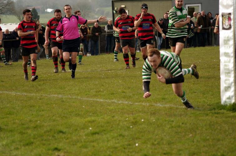 James Stephenson dives over for the Borderers